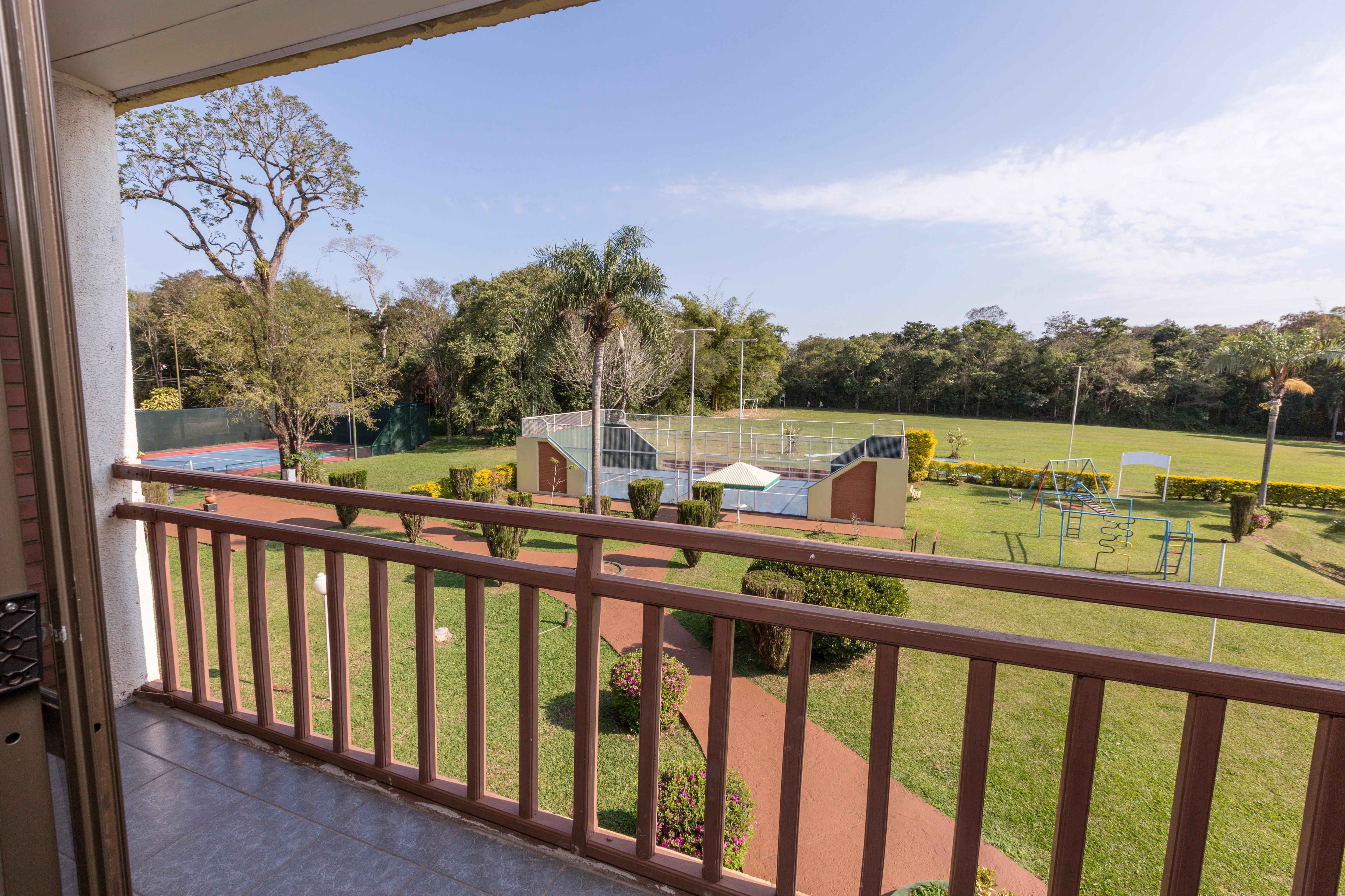 פוארטו איגואסו Exe Hotel Cataratas מראה חיצוני תמונה The school's sports fields