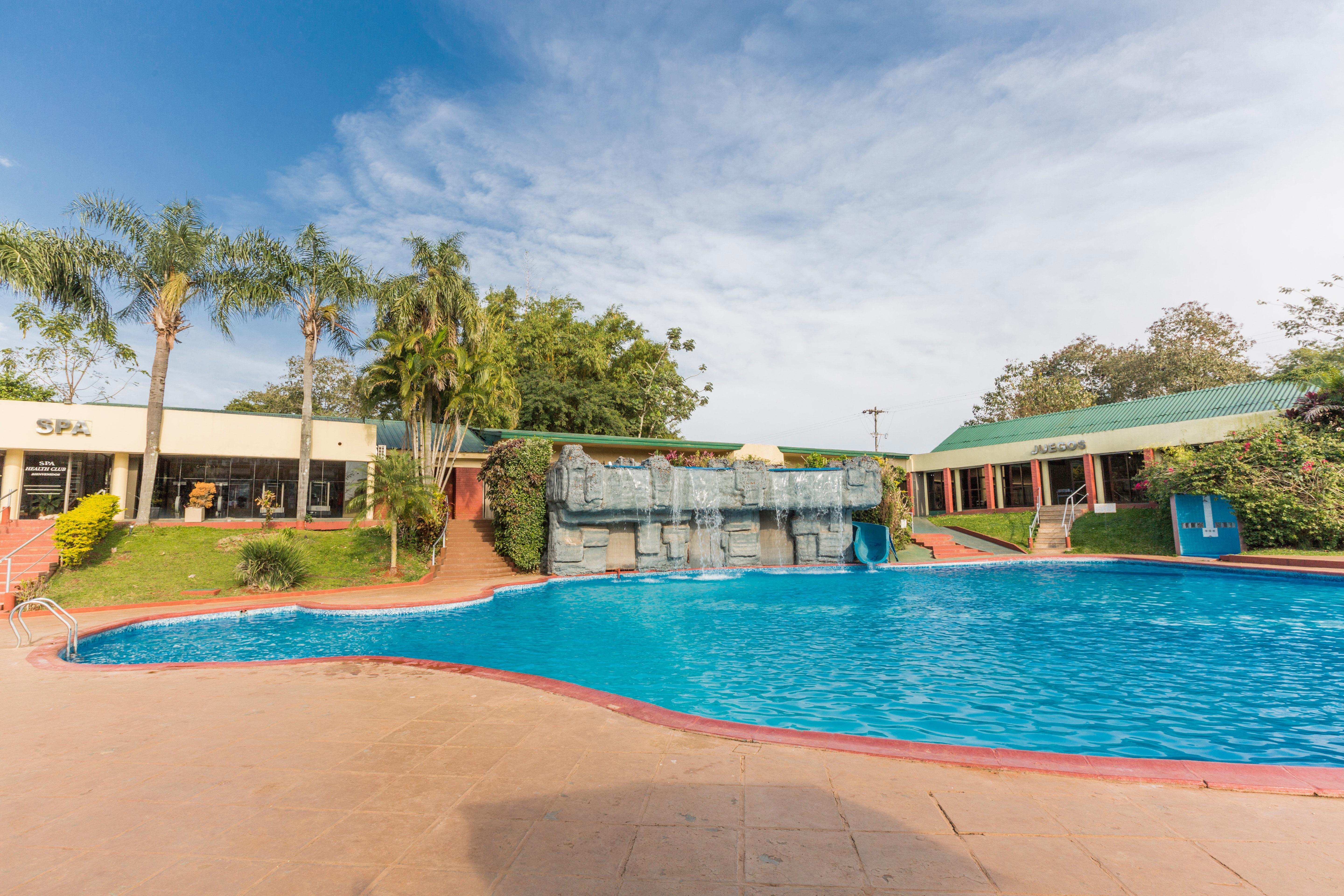 פוארטו איגואסו Exe Hotel Cataratas מראה חיצוני תמונה The swimming pool at the hotel