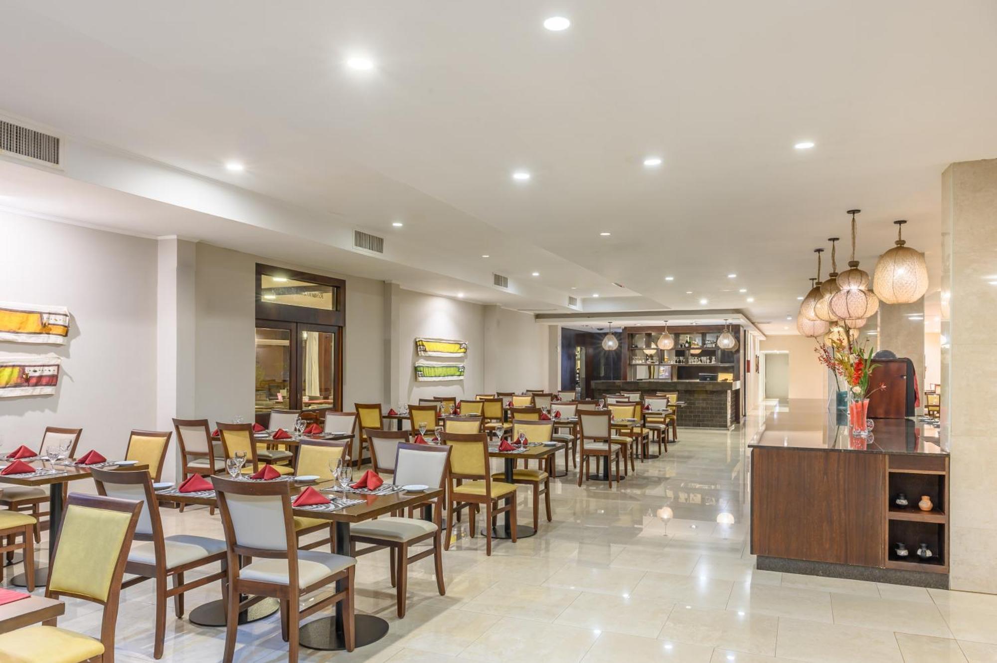 פוארטו איגואסו Exe Hotel Cataratas מראה חיצוני תמונה The restaurant at the hotel