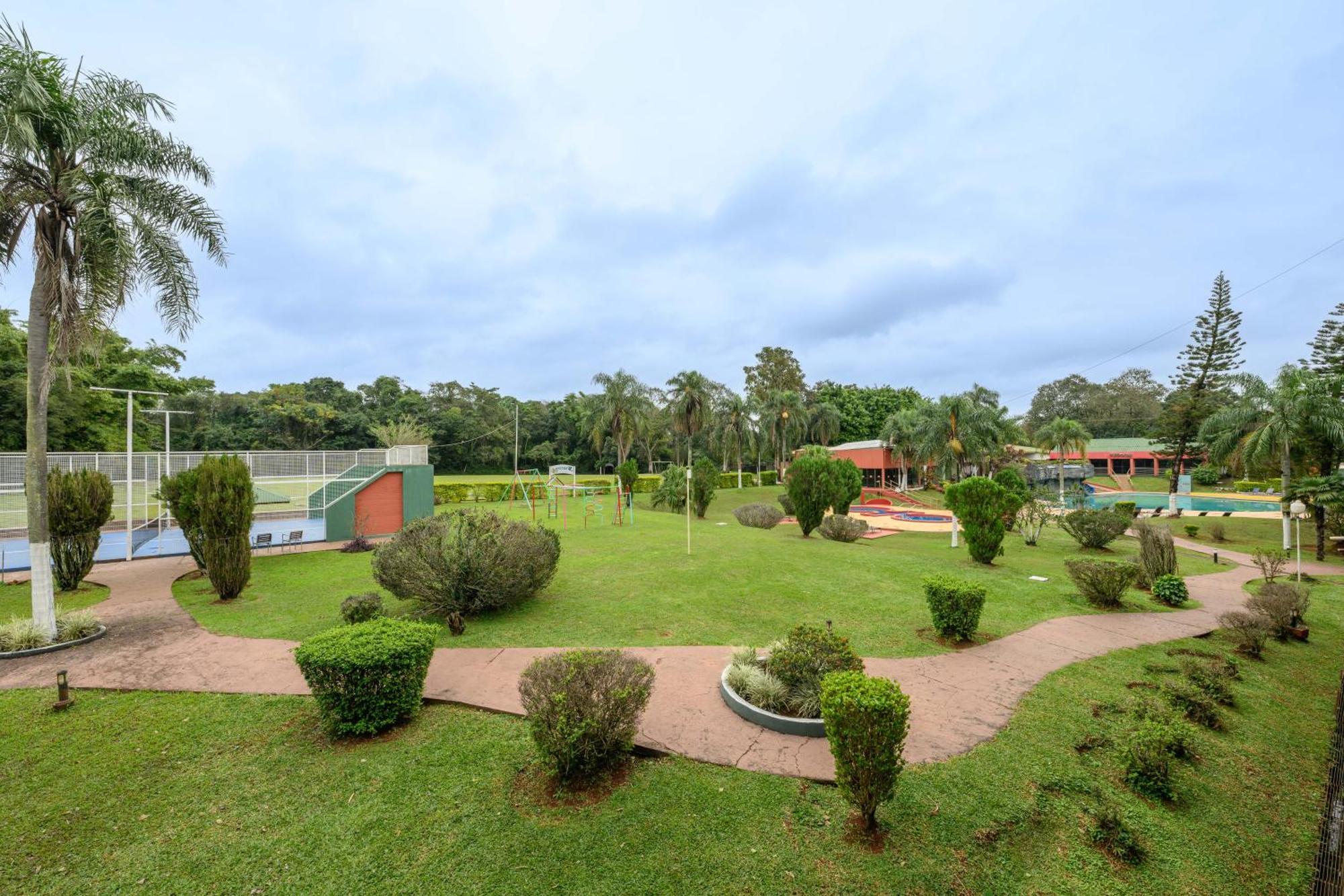 פוארטו איגואסו Exe Hotel Cataratas מראה חיצוני תמונה The garden of the club.