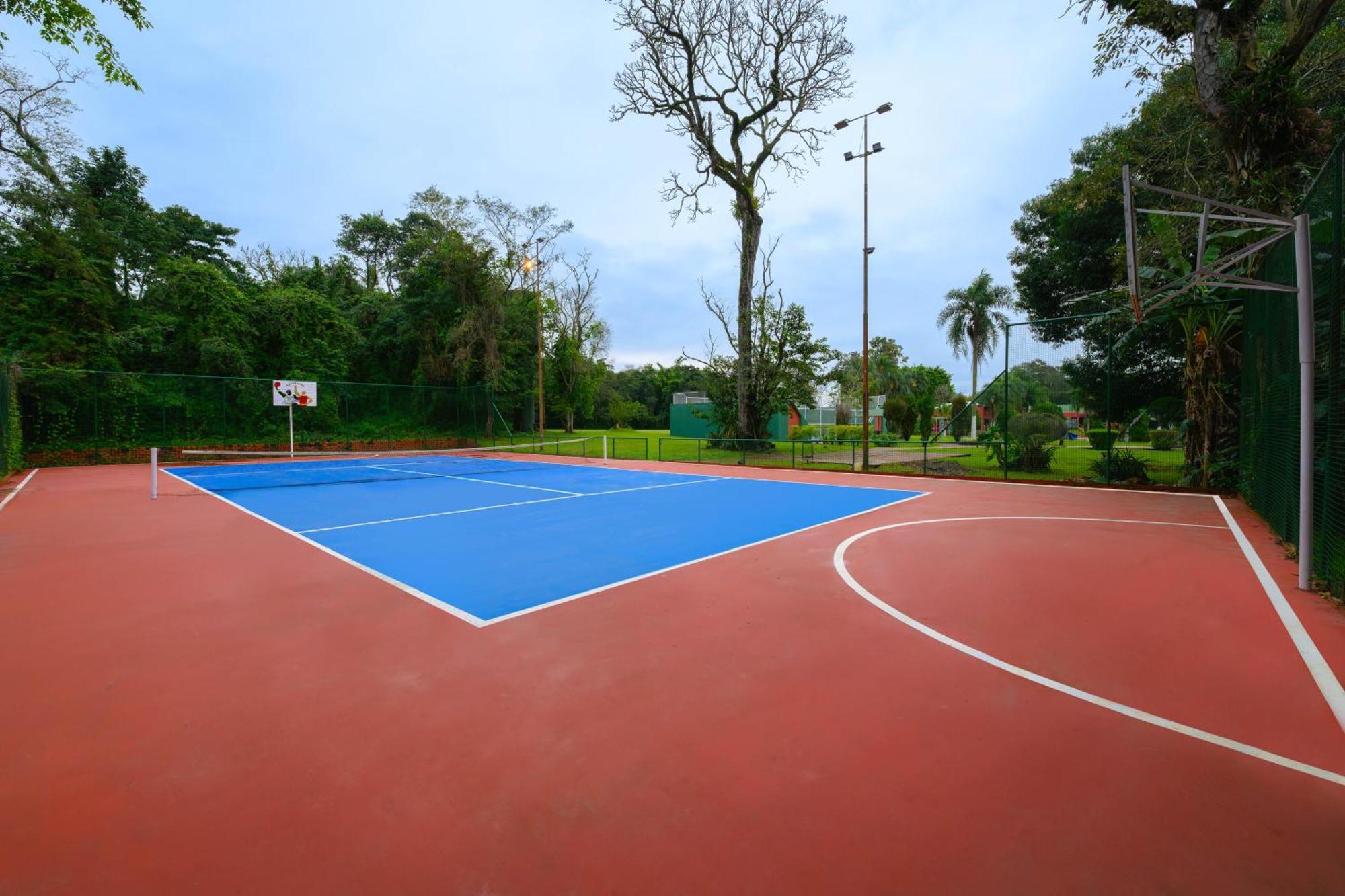 פוארטו איגואסו Exe Hotel Cataratas מראה חיצוני תמונה Tennis and Basketball Courts